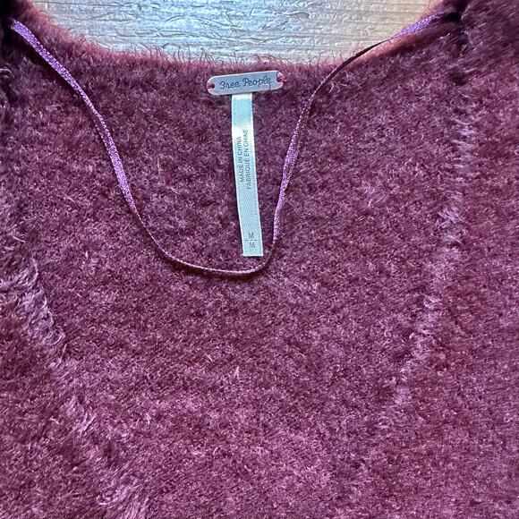 Free People dark red maroon V neck fuzzy pullover oversized sweater SIZE M - Picture 4 of 5